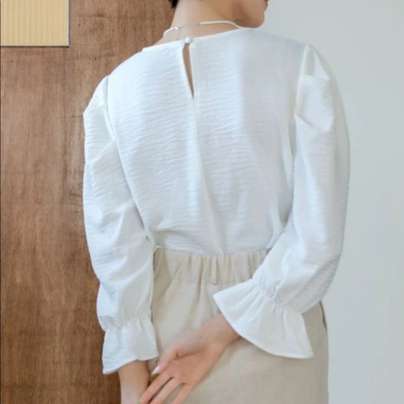 DAZY Shein White Elegant Flounce Sleeve Keyhole Back Blouse size Women’s small - Picture 2 of 4